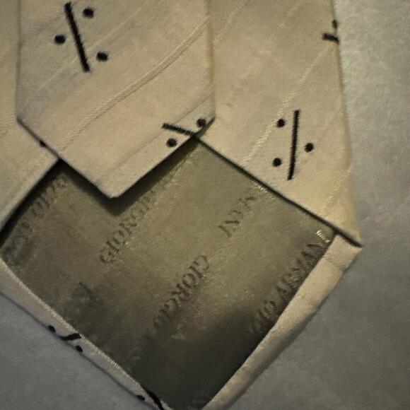 Giorgio Armani Made In Italy Gild Men's Neck Tie - Picture 3 of 3